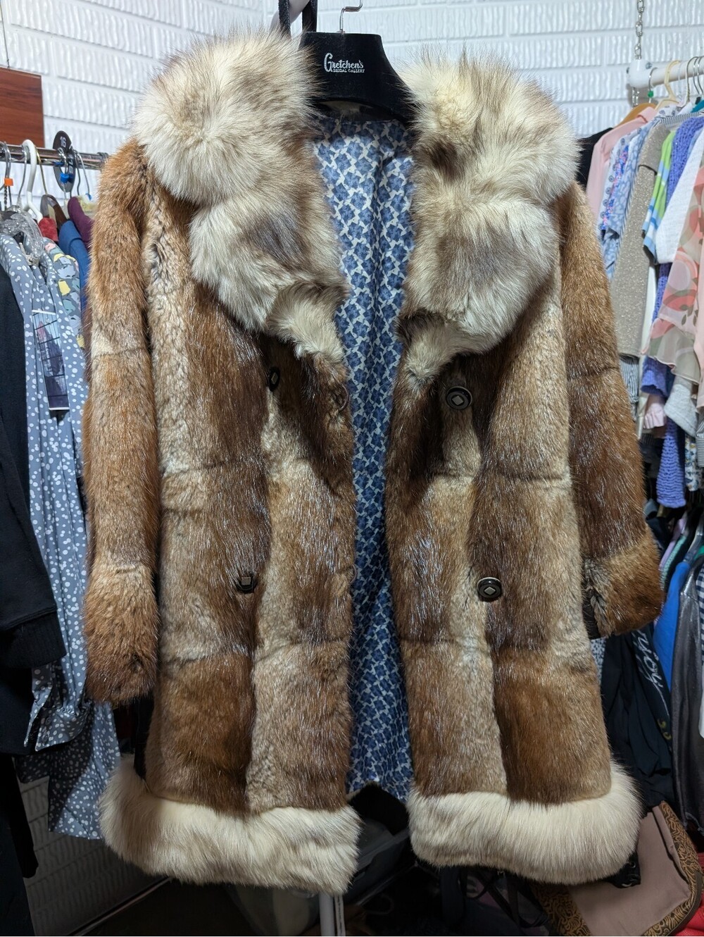 Vintage Andres Fine Furs Brown Muskrat Fur Coat w/Fox Collar & Button Closure